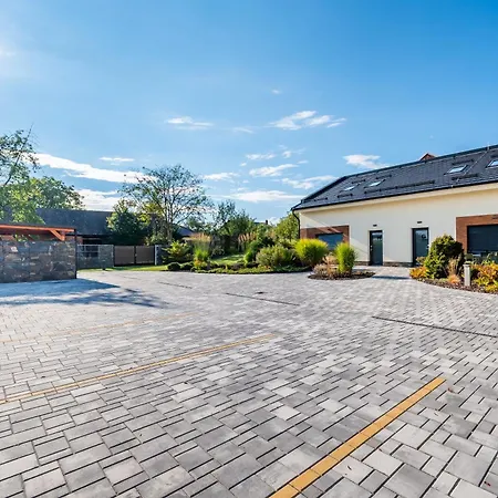 Lošov Apartamento *